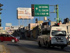 Mineral de la Reforma va contra espectaculares en casas; notifica a 20 y retira anuncios en puentes