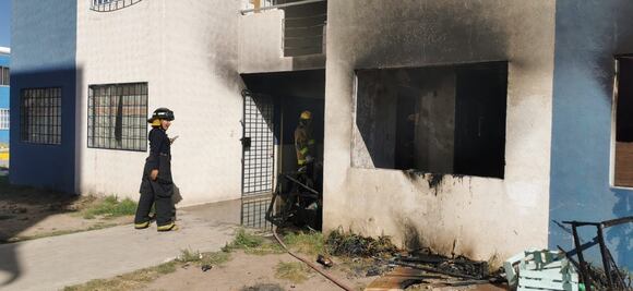 Controlan incendio en departamento de Chavarría, Mineral de la Reforma