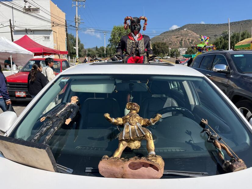 Procesión de la Santa Muerte recorre las calles de Pachuca entre devoción y tradición | Foto: Ricardo Calleja