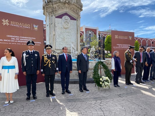 Entre el sol, banderas y caballos, familias de Pachuca vivieron el desfile patrio