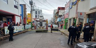 Evacúan tienda departamental en Tulancingo por activación de alarmas de humo