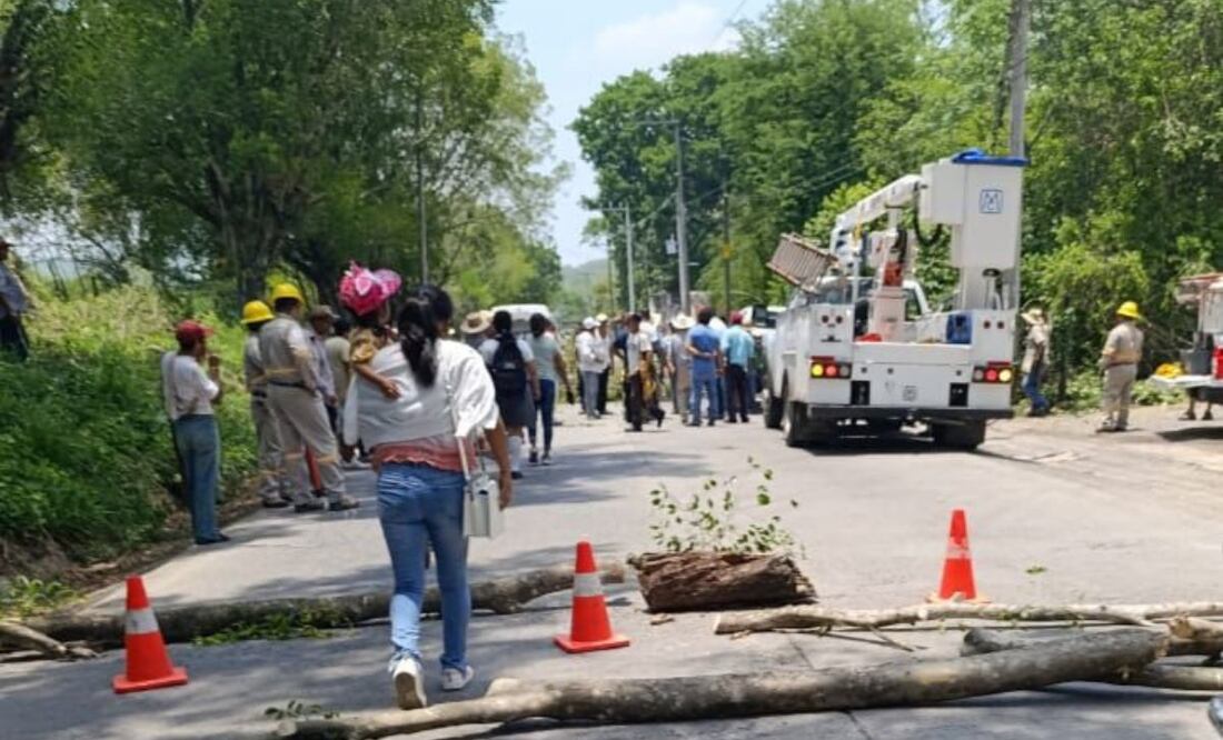 Esta es la segunda ocasión en menos de una semana que se bloquea esta misma carretera. El pasado jueves, pobladores cerraron el paso en el tramo La Lima, también por fallas en el suministro eléctrico.