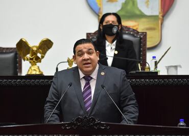 Diputado que llegó por la alianza PAN-PRI-PRD, ahora crítica al Frente por México, y apoya aspirante morenista