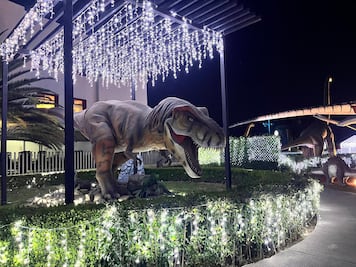 DinoParque Iluminado transforma el invierno en Pachuca con una experiencia prehistórica y navideña