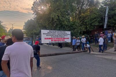 Por falta de profe cierran carretera
