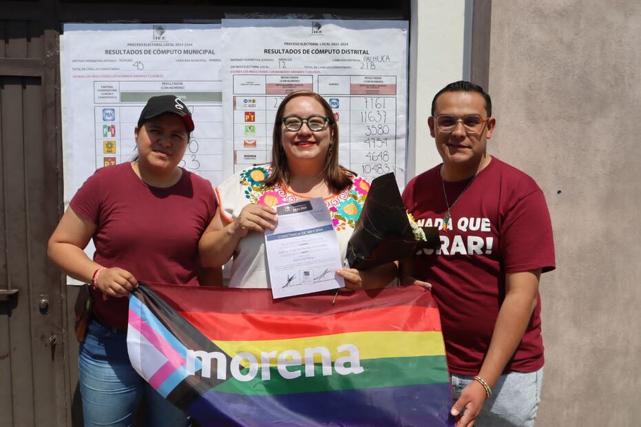 Tania Meza recibe constancia de mayoría | Foto: Especial
