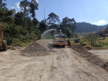 Pavimentan calle principal en El Guajolote, Epazoyucan