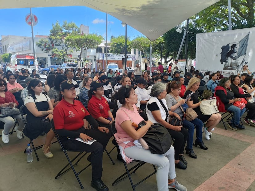 Mujeres exigen justicia con perspectiva de género en audiencia pública en Tulancingo | Foto: Grisel Lira
