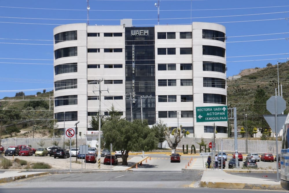 En las preparatorias de la UAEH se tiene detectada la violencia digital entre los estudiantes, la situación es compleja porque no tienen facultades legales para investigar los dispositivos móviles de los jóvenes y acreditar que exista una conducta de violencia.