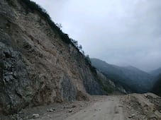 Derrumbe por lluvias afecta carretera en Nicolás Flores; habilitan paso provisional