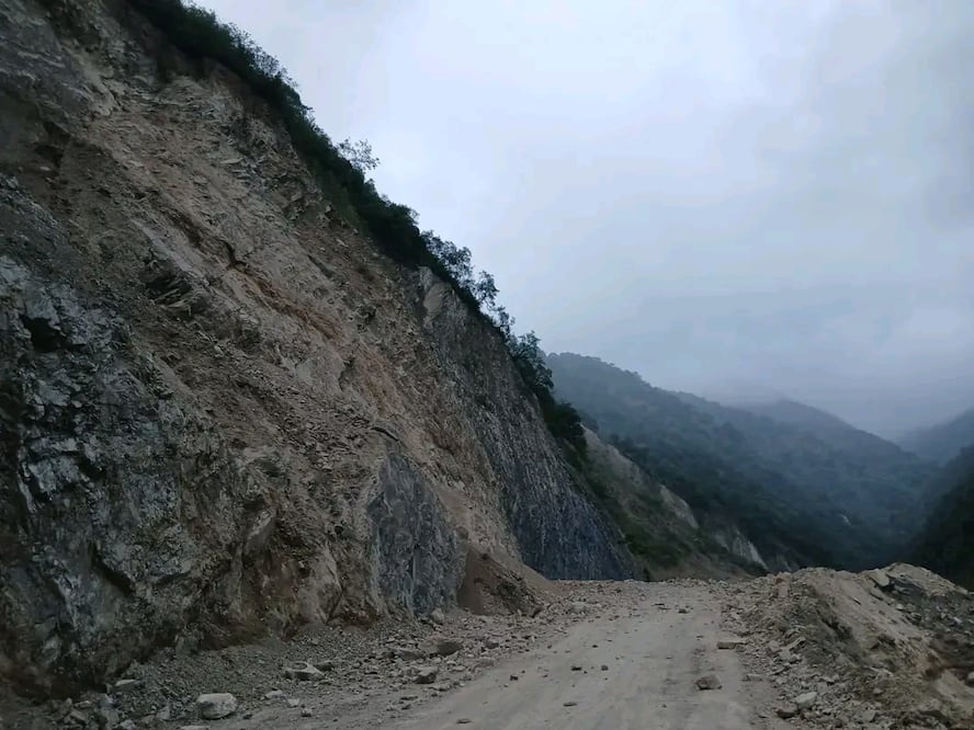 Derrumbe afecta carretera en Nicolás Flores | Foto: especial