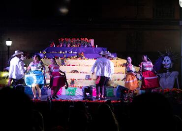 Celebración de Día de Muertos en Ixmiquilpan atrae a miles, aunque registra 14 detenidos por faltas