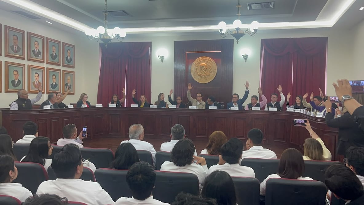Con 14 votos a favor, Pachuca es el primer municipio en aprobar la reforma para que el presidente municipal pueda firmar contratos y convenios sin la autorización previa del cabildo I Foto: Ricardo Calleja