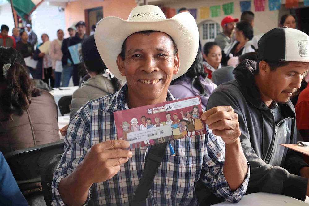 Continúa la entrega de los programas bienestar en Hidalgo I Foto: Especial