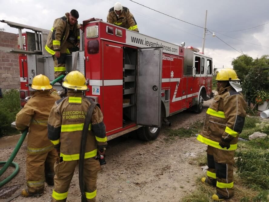 Según los afectados, el fuego se inició por un probable cortocircuito en una de las habitaciones de la vivienda Foto: Especial