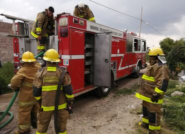 Bomberos controlan incendio en una vivienda de Tizayuca