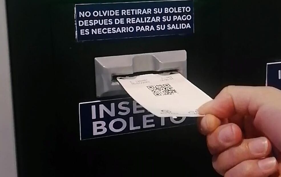 Usuaria paga más de 14 mil pesos en estacionamiento de Galerías Pachuca | Foto: Josué Ortiz