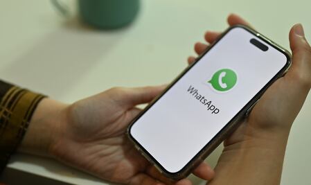 ¿Cómo escuchar audios de WhatsApp sin que la otra persona lo sepa?