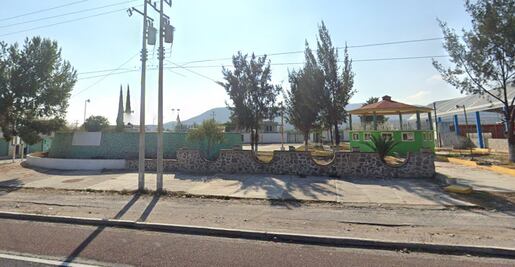 Bloquean carretera en Ixmiquilpan por falta de docente