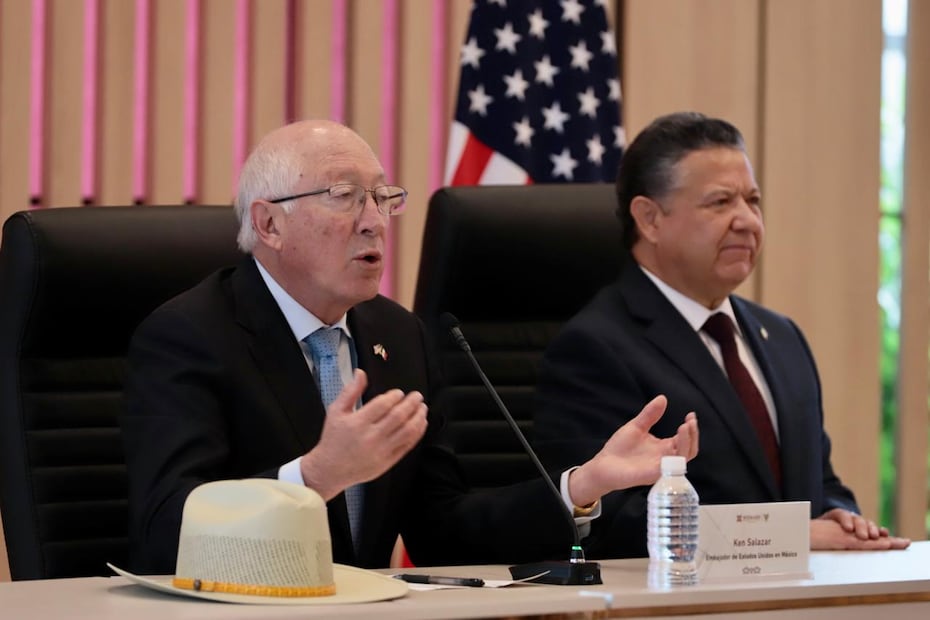 Se reúne el embajador Ken Salazar con el gobernador Julio Menchaca | Foto: Luis Soriano