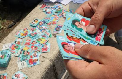 "¿Tienes a Messi?", la frase que domina el trueque en Bellas Artes; fanáticos buscan completar el álbum Panini del Mundial 2026 