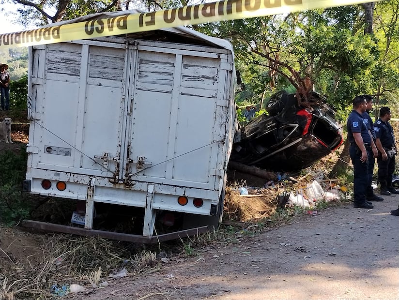 Accidente en Huejutla deja dos muertos y dos heridos tras choque frontal | Foto: Especial