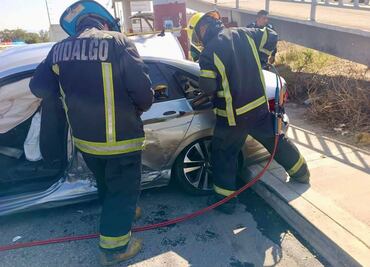 Grave accidente en el bulevar Santa Catarina deja tres personas prensadas