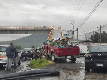 Carambola en la carretera Pachuca-Ciudad Sahagún por exceso de velocidad y piso mojado