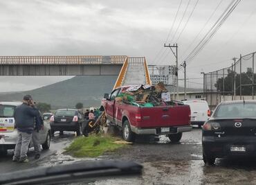 Carambola en la carretera Pachuca-Ciudad Sahagún por exceso de velocidad y piso mojado