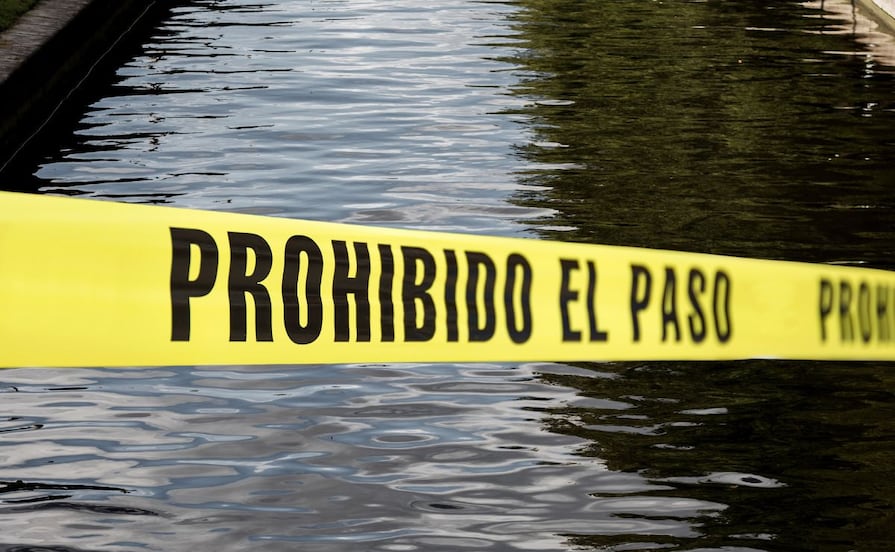 Hallan cuerpo con huellas de violencia en canal de riego en Chilcuautla