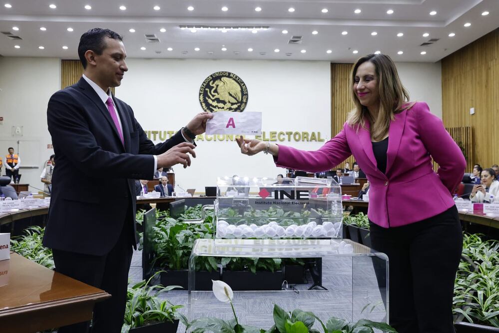 Mediante sorteo, el INE determinó que las personas cuyo apellido inicie con la letra "A" integrarán las mesas directivas de casilla en la jornada electoral del 2 de junio | Foto: Fernanda Rojas