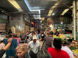 Vivir en la ciudad es más caro: la canasta básica alcanzó los 2 mil 467 pesos