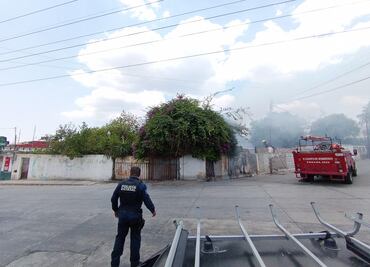 Vecinos rescatan a anciano de incendio en Mineral de la Reforma