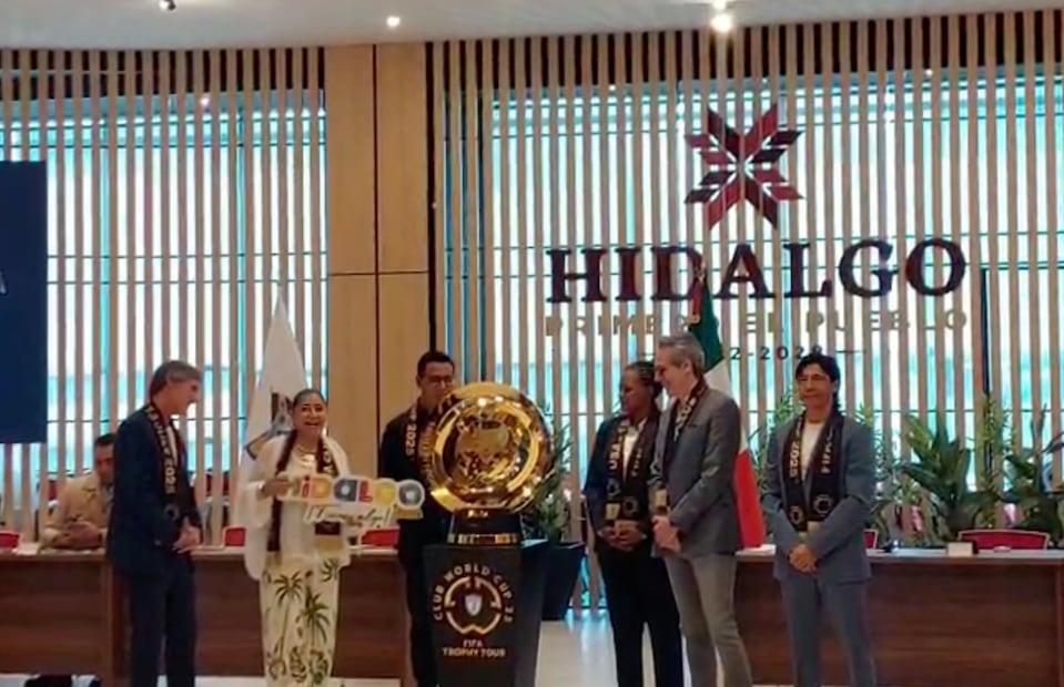 Exhiben el trofeo del Mundial de Clubes en Palacio de gobierno de Hidalgo I Foto: Lorena Rosas