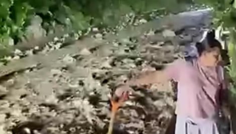 Intensas lluvias y caudal del río Camarones afectan entrada a San Bartolo Tutotepec