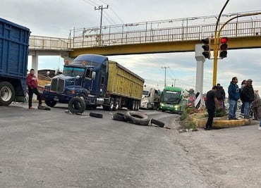 Vecinos bloquean carretera México-Laredo en San Salvador