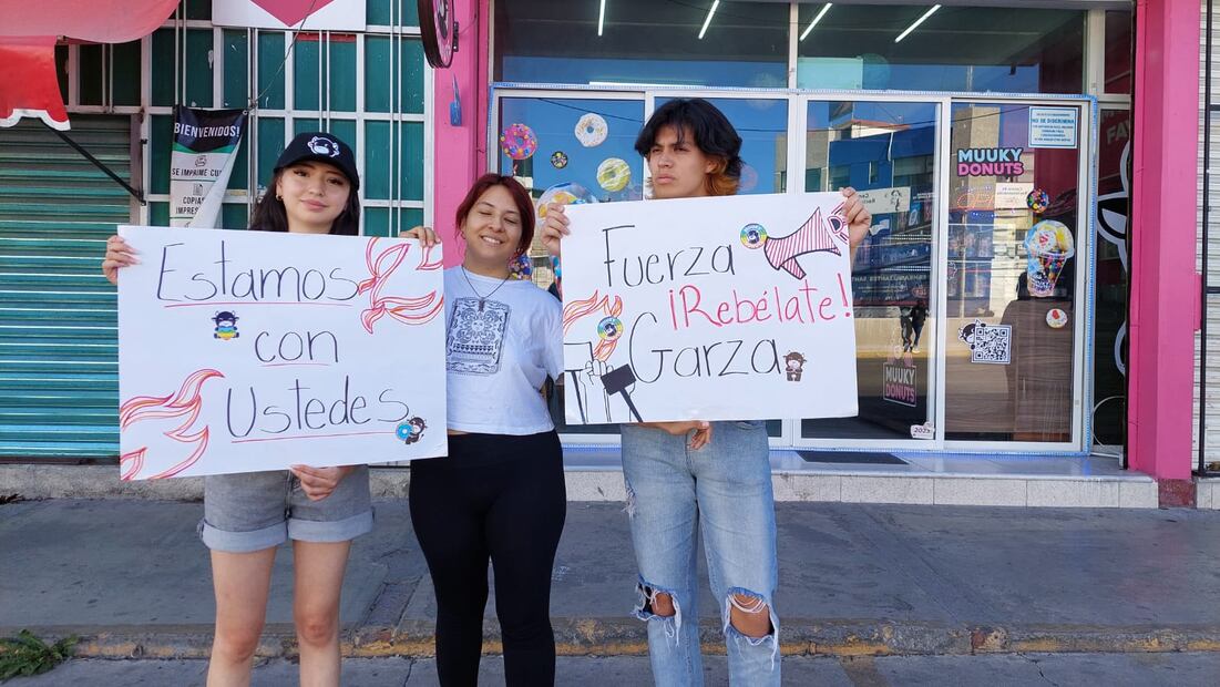 Varios institutos privados se unieron a la protesta de los estudiantes de la UAEH Foto: Lorena Rosas