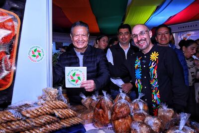 Arranca el "Viernes muy Mexicano" en Hidalgo con 250 mil engomados distribuidos 