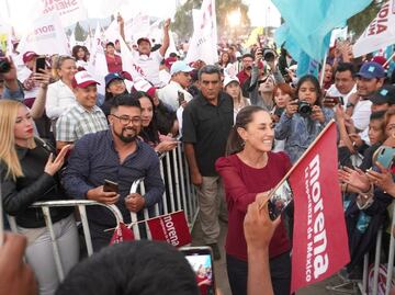 Claudia Sheinbaum se compromete a revisar el sistema de carrera docente