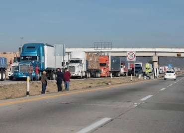 Ejidatarios mantienen bloqueo en Arco Norte; amenazan con extenderlo un día más