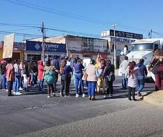 Atiende SEPH inconformidad de padres de familia que bloquearon carretera