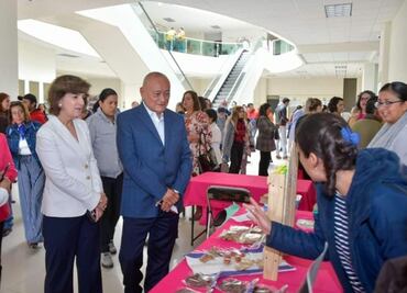 Mujeres capacitadas en negocios, reciben créditos