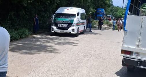 Bloquean tramo Huejutla–San Felipe por fallas eléctricas en Contepec