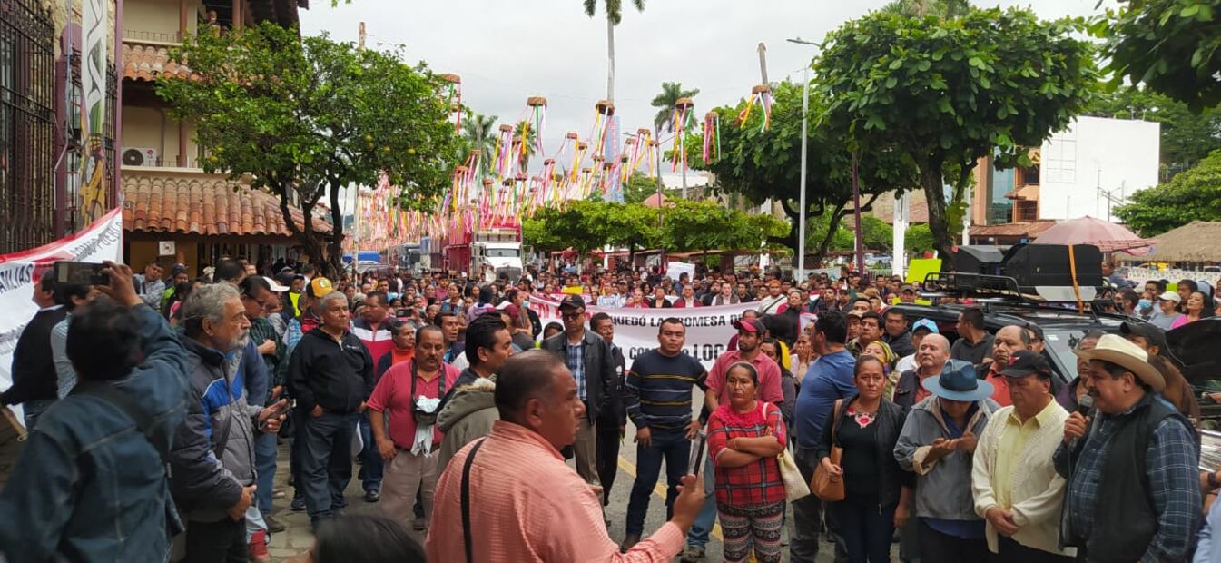 Comerciantes de Huejutla amenazan con boicot ante la llegada de empresas chinas | Foto: Francisco Bautista