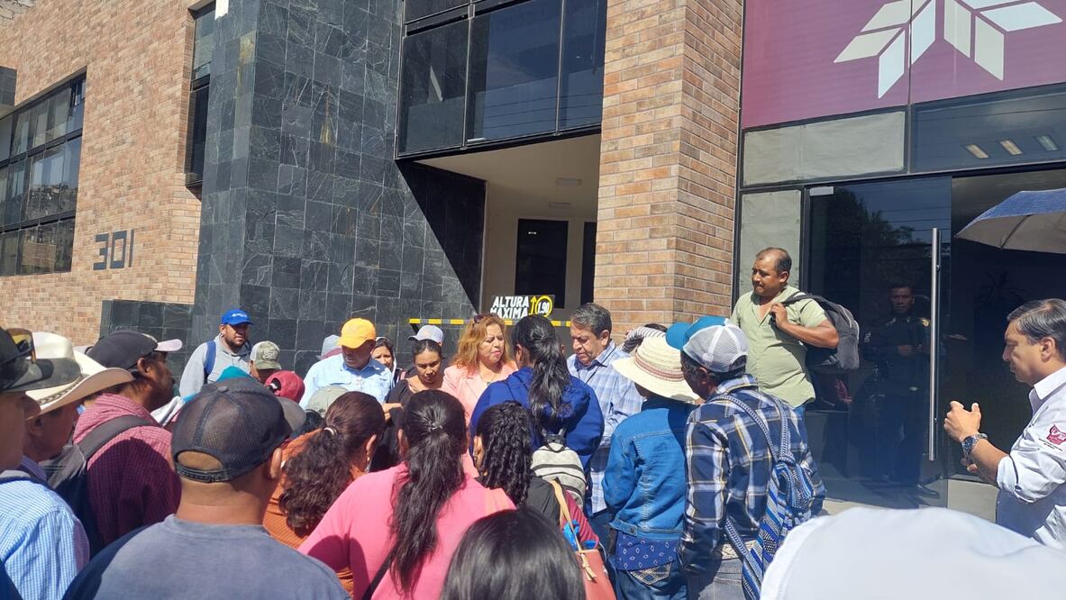 La CEDSPI informó que personal de la dirección de Atención a Pueblos Indígenas recibió a los padres y maestros de la comunidad de Tzidejhé para atender su solicitud, así como para dar acompañamiento, pero antes las autoridades educativas de Hidalgo I Foto: Lorena Rosas