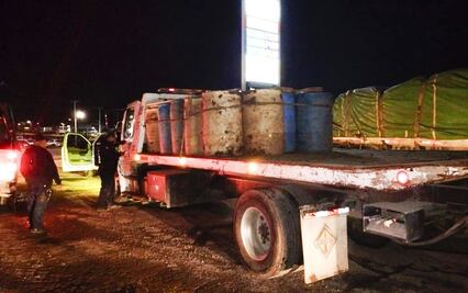 SSPH asegura vehículo y recupera 5 mil 600 litros de combustible en Cuautepec