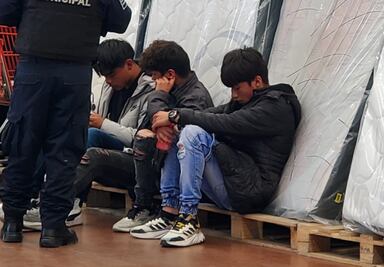 Detienen a tres jóvenes por robo en supermercado de Tizayuca