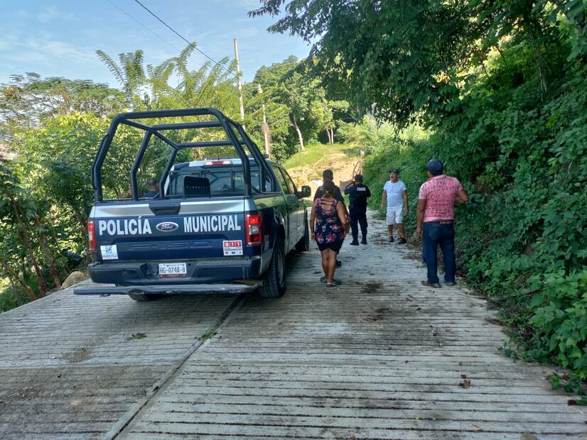 Atrapan a un sujeto que se robaba un tinaco de una vivienda en Huejutla | Foto: Especial