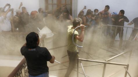 Protesta de universitarios termina en agresiones