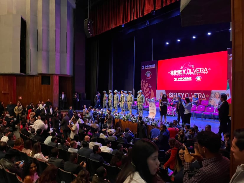Informe de la senadora Simey Olvera en el Teatro San Francisco, en Pachuca.